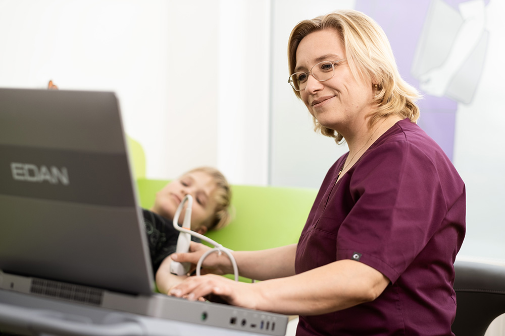 kinderarzt-adlershof-berlin l-ultraschall-dscf6815